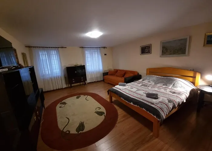 R Castle - 2 Room Apartment